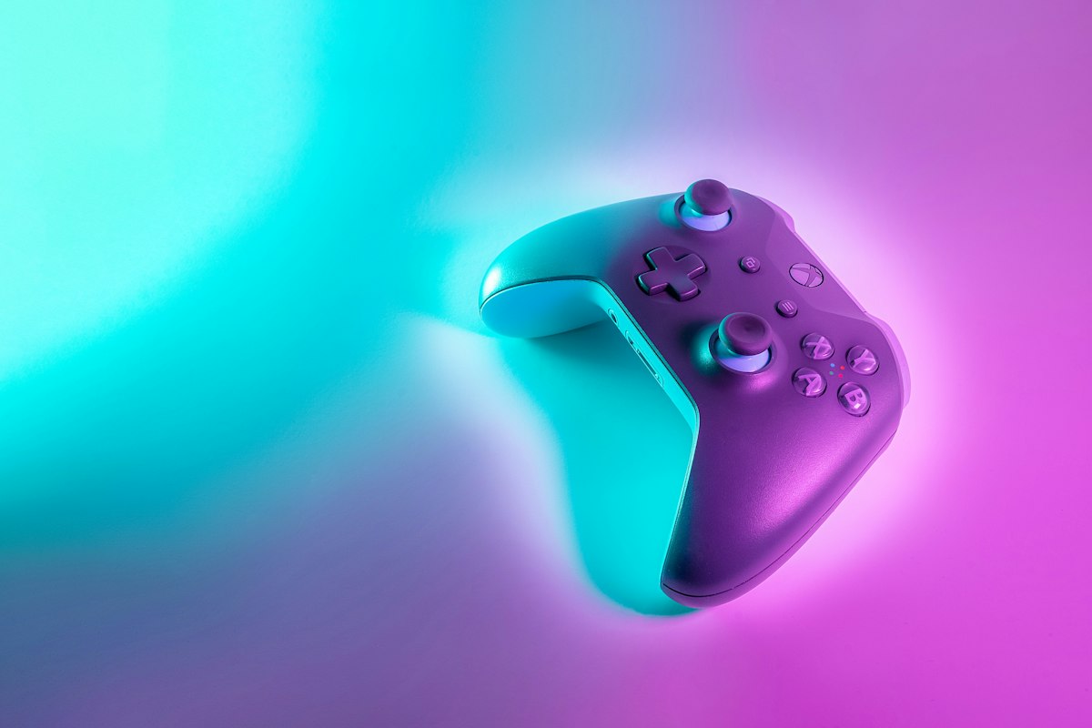 Wireless gaming controller