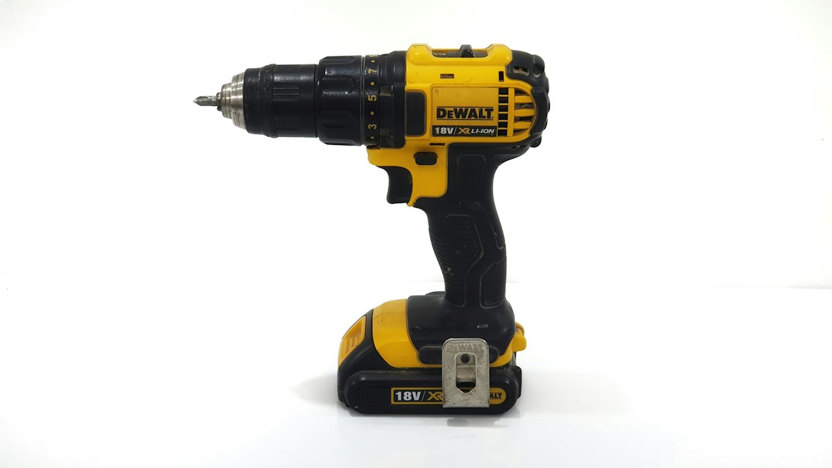 Cordless drill driver kit